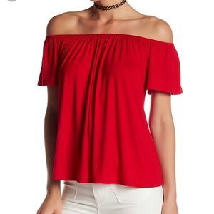 ⭐️⭐️NWT⭐️⭐️Socialite| Off-the-shoulder Blouses